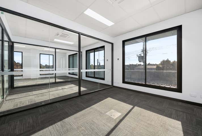 1/223 Breen Street Golden Square VIC 3555 - Image 2