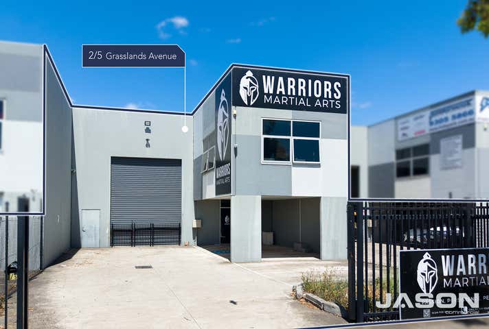 2/5 Grasslands Avenue Craigieburn VIC 3064 - Image 2