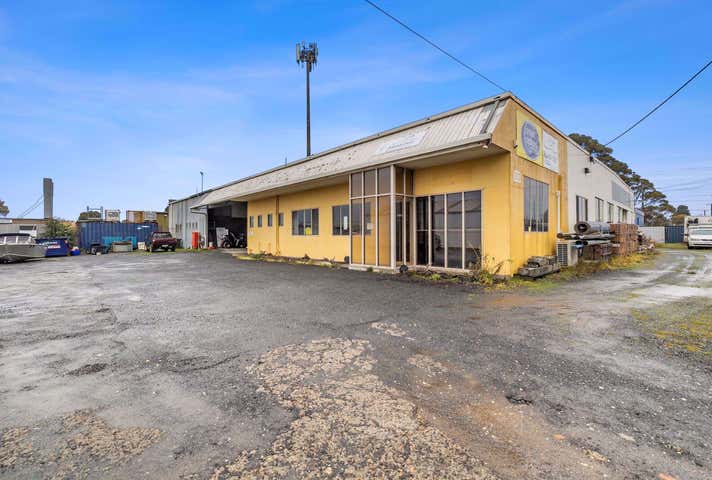 998 Norman Street Wendouree VIC 3355 - Image 8