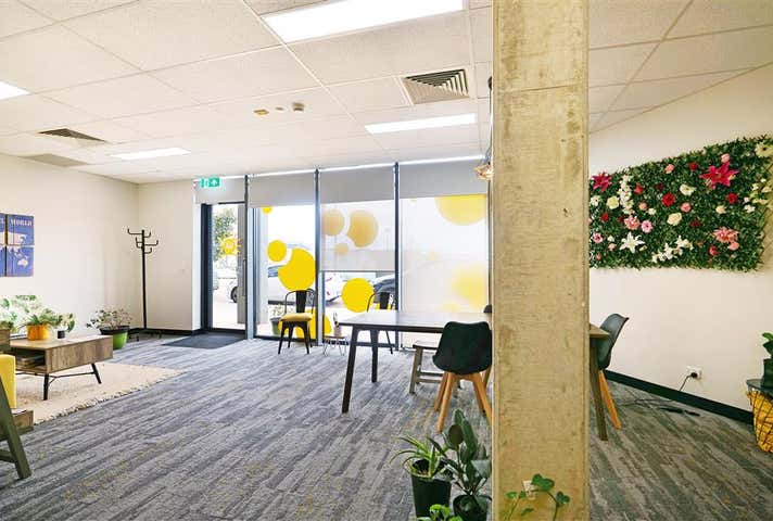 2/2 Points Way Cockburn Central WA 6164 - Image 10