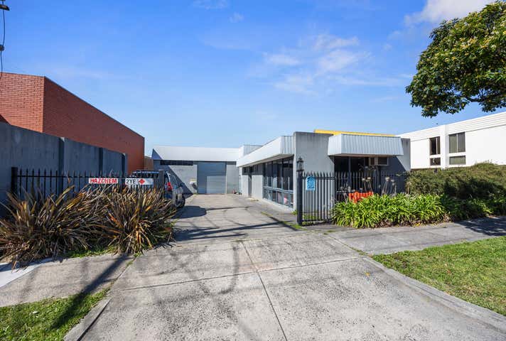 12 Pilgrim Court Ringwood VIC 3134 - Image 2
