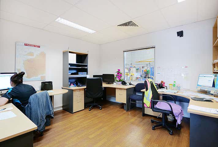 46 Tulloch Way Canning Vale WA 6155 - Image 8