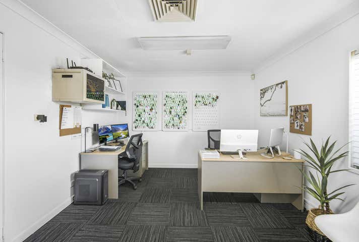 2 Kalimna Drive Broadbeach Waters QLD 4218 - Image 18