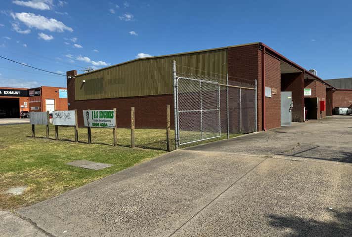 23 Smethurst Street Cranbourne VIC 3977 - Image 2