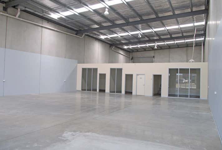 Unit 4, 29 Westwood Drive Ravenhall VIC 3023 - Image 4
