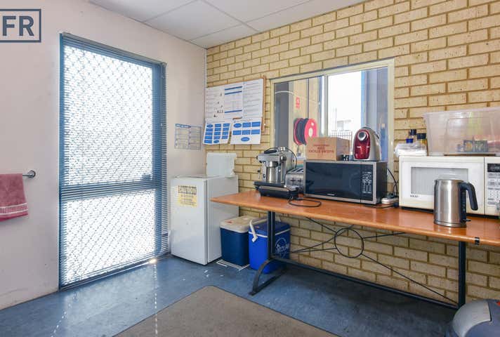 30 Parkinson Lane Kardinya WA 6163 - Image 10