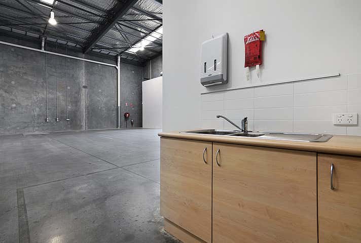 1/7 Mallaig Way Canning Vale WA 6155 - Image 17