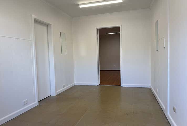 4 Jennings Street Kyneton VIC 3444 - Image 2