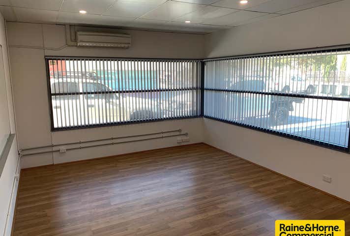 1/8 Hurley Street Canning Vale WA 6155 - Image 5