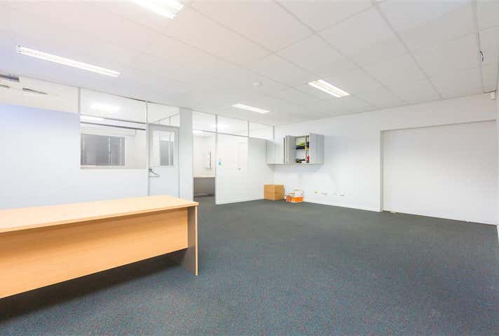 35 Kimmer Place Queens Park WA 6107 - Image 2