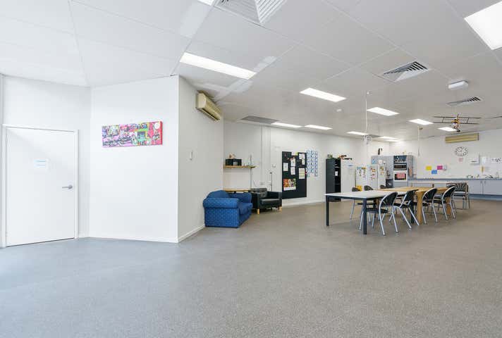 4/12 Panama Street Canning Vale WA 6155 - Image 4