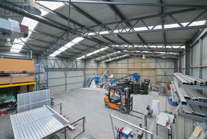 15 Helmshore Way Port Kennedy WA 6172 - Image 8