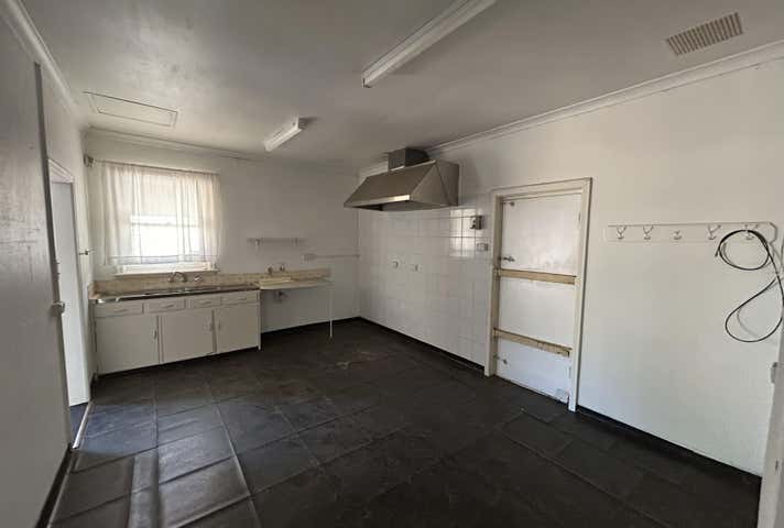 201 South Western Highway Armadale WA 6112 - Image 11