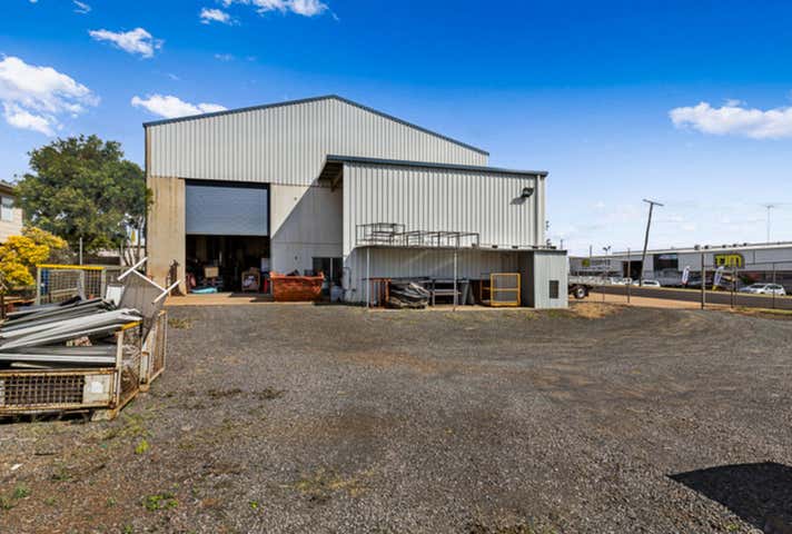 2/303 Taylor Street Wilsonton QLD 4350 - Image 6