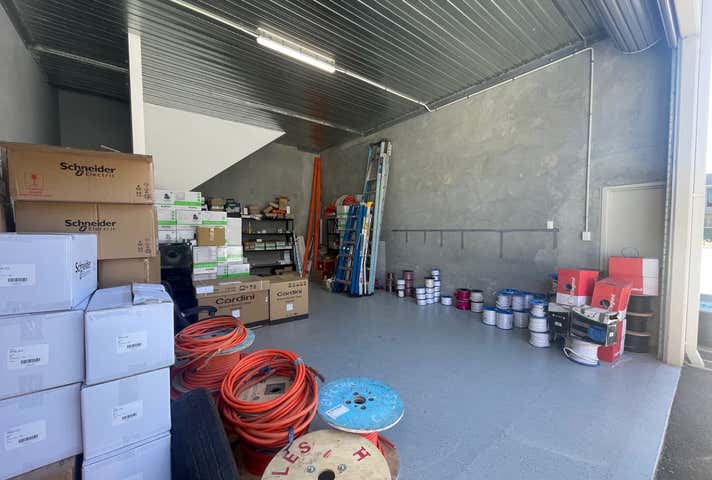 Unit 4, 19 Volcanic Loop Wangara WA 6065 - Image 5