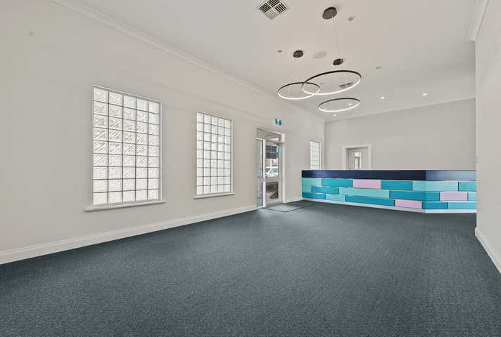 19 Victoria Street Victor Harbor SA 5211 - Image 2