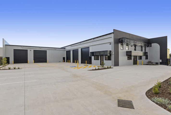 8 Tradewinds Court Glenvale QLD 4350 - Image 1