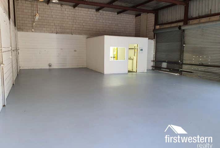 6/17 Prindiville Drive Wangara WA 6065 - Image 4