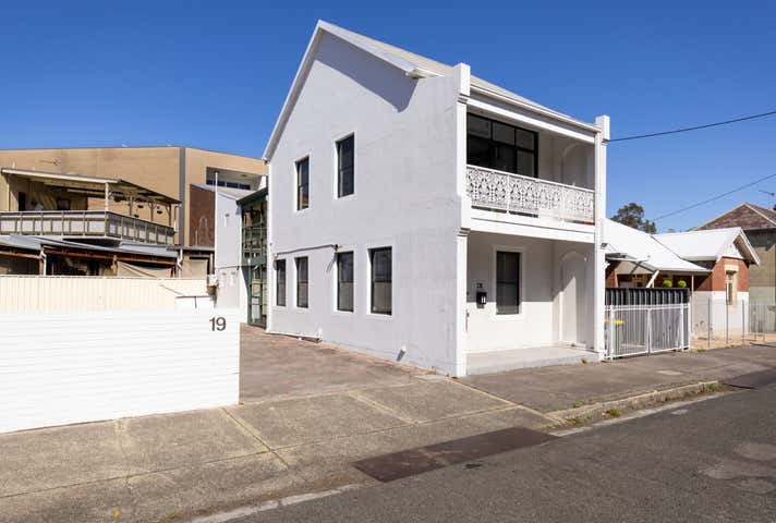 19 Queen Street Cooks Hill NSW 2300 - Image 1