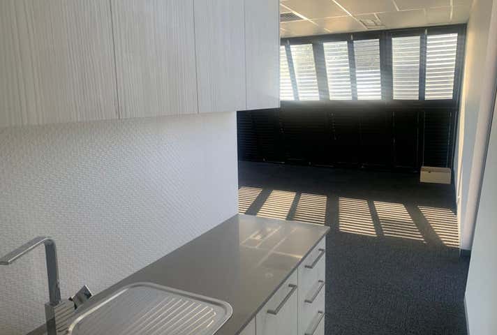 2/02 77 Raleigh Essendon VIC 3040 - Image 5