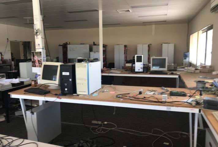 2/30 Buckingham Dr Wangara WA 6065 - Image 4