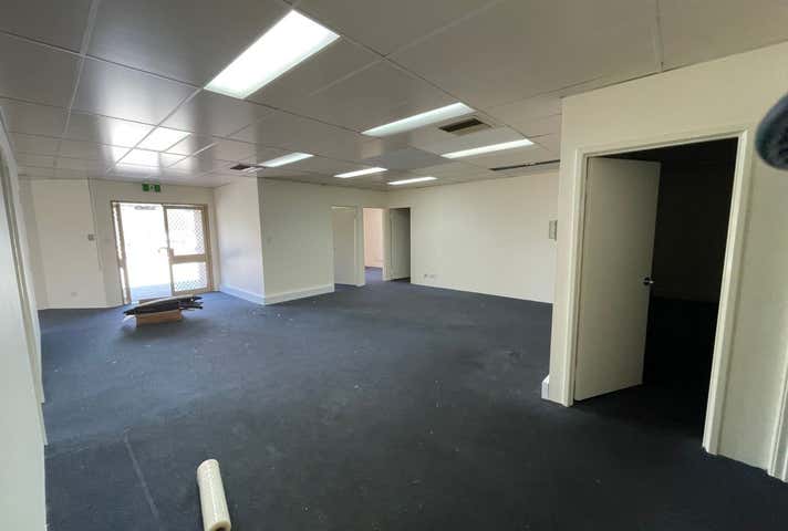 21 Denninup Way Malaga WA 6090 - Image 4