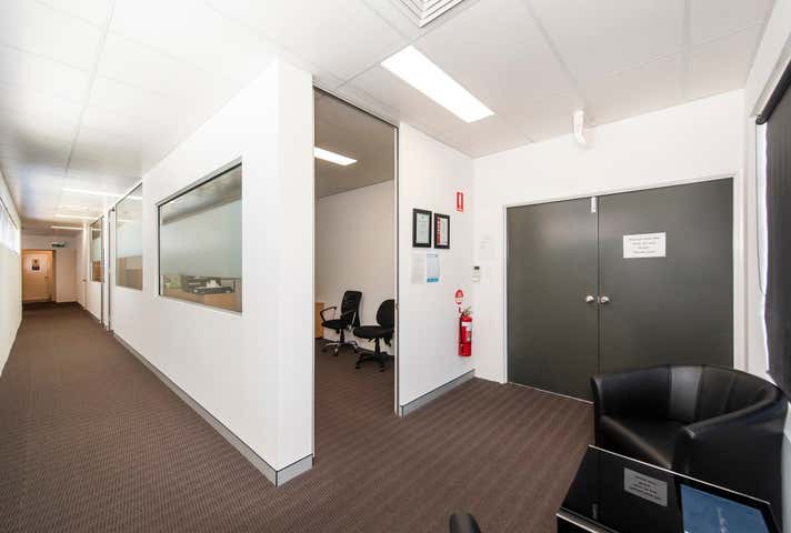 1/216 Fulham Street Cloverdale WA 6105 - Image 4