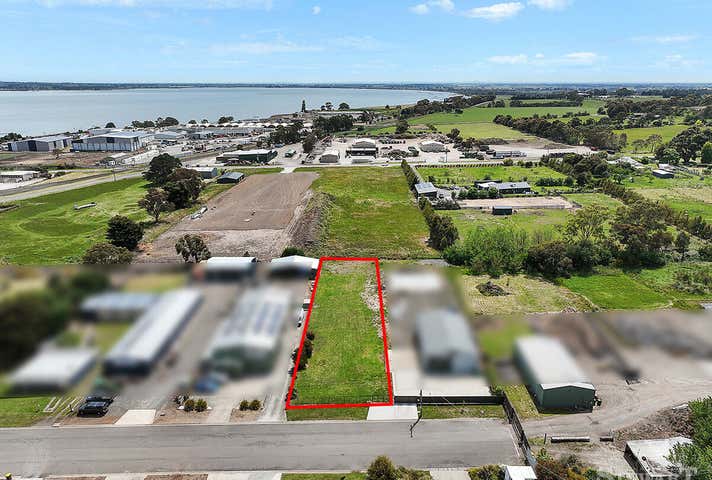27 Saunders Street Colac VIC 3250 - Image 2