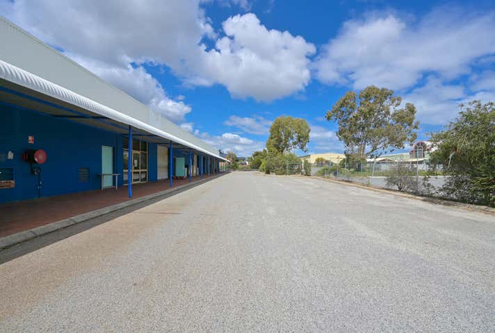 5 Broadmeadows Street Bibra Lake WA 6163 - Image 7