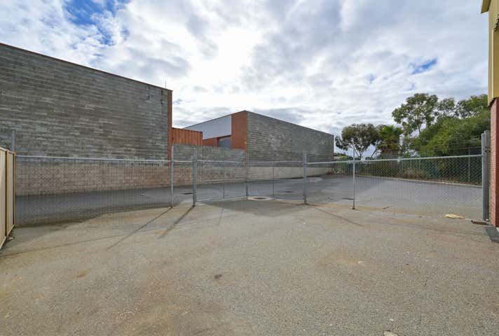 9/15 Port Kembla Drive Bibra Lake WA 6163 - Image 8