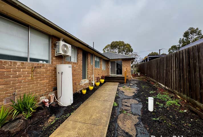 106 Riddell Road Sunbury VIC 3429 - Image 2