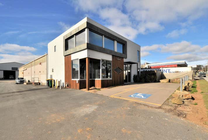 1/8  Wood Street Long Gully VIC 3550 - Image 1