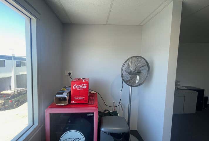 Unit 4, 19 Volcanic Loop Wangara WA 6065 - Image 9