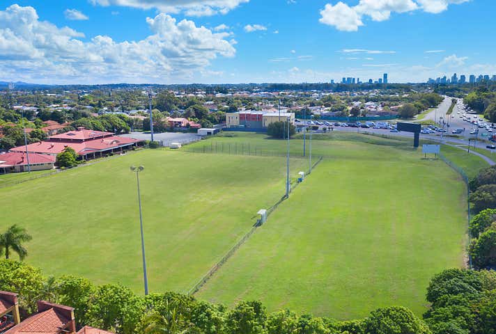 18 Fairway Drive Clear Island Waters QLD 4226 - Image 15