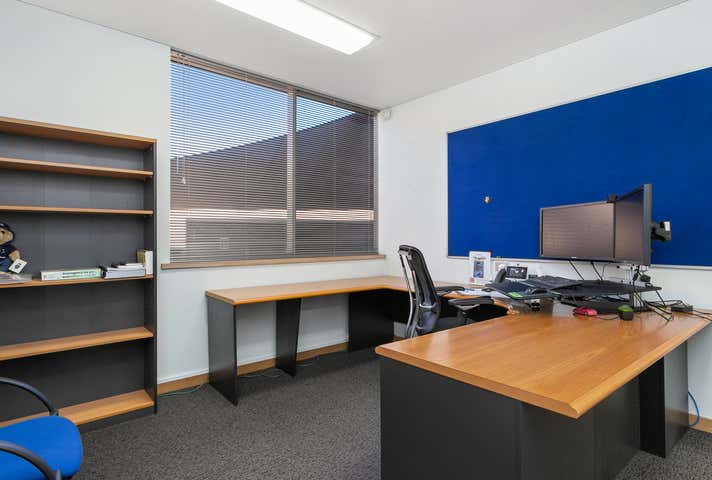 35 Peel Road O'Connor WA 6163 - Image 11