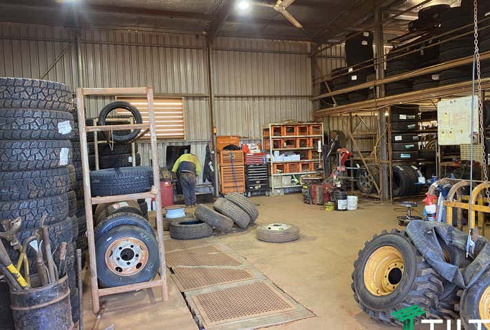 42 & 43 Boonderoo Road Tom Price WA 6751 - Image 18