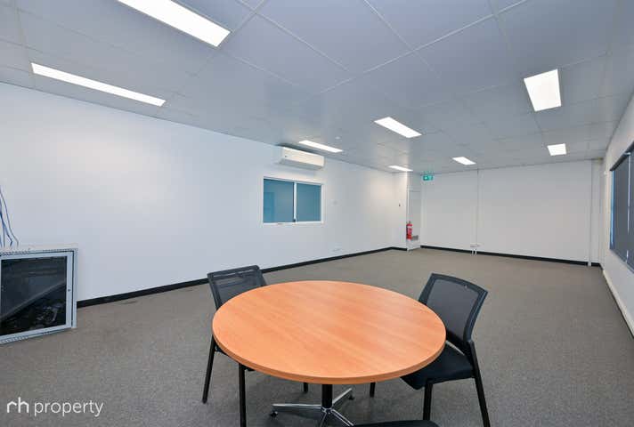 8/8 Hurley Street Canning Vale WA 6155 - Image 15