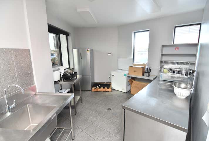 T4, 217 Ingham Road West End QLD 4810 - Image 13