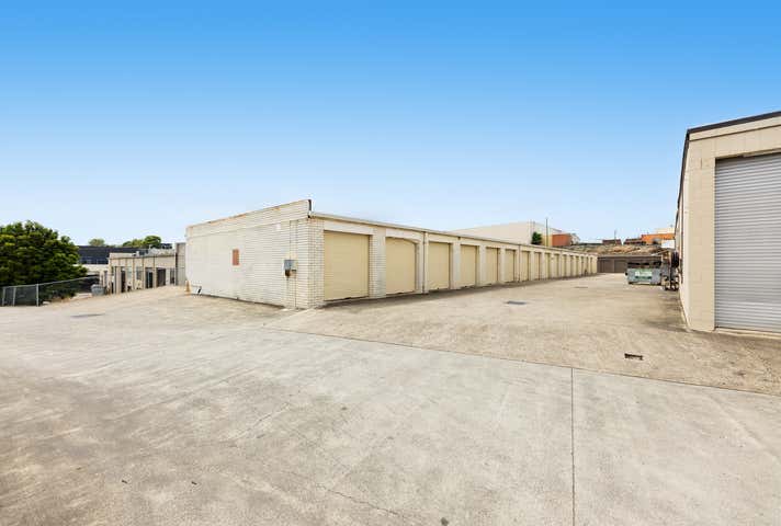 33 Ern Harley Drive Burleigh Heads QLD 4220 - Image 8