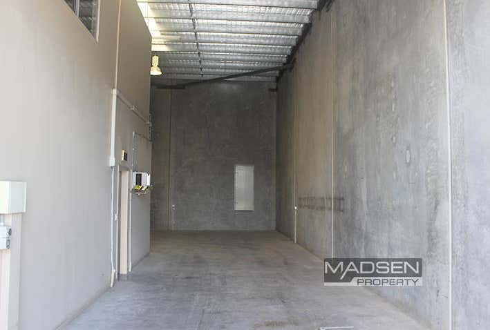 2/30 Walker Street Tennyson QLD 4105 - Image 2