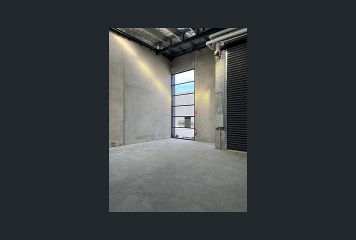 31/7 Seaside Parade North Shore VIC 3214 - Image 2