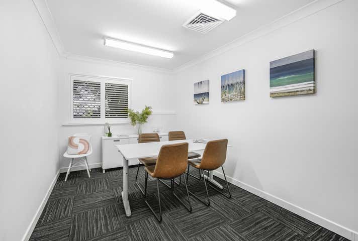 2 Kalimna Drive Broadbeach Waters QLD 4218 - Image 22