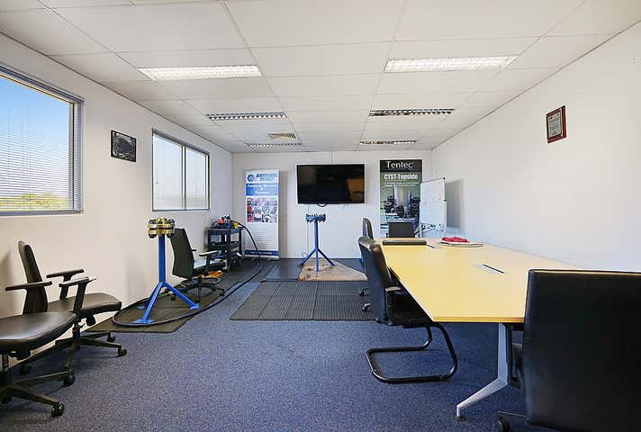 46 Tulloch Way Canning Vale WA 6155 - Image 15