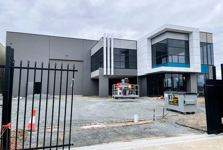 25 Whitfield Boulevard Cranbourne West VIC 3977 - Image 2