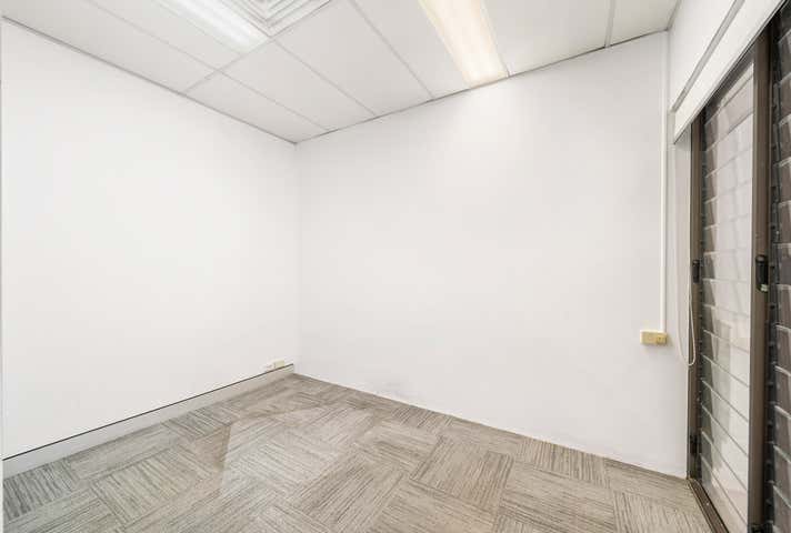 10/77 Redcliffe Parade Redcliffe QLD 4020 - Image 11