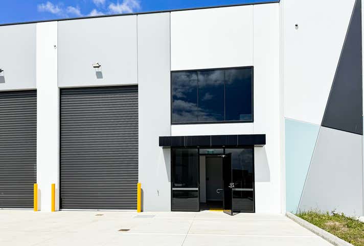1 & 2/21 Camino Crescent Cranbourne West VIC 3977 - Image 1