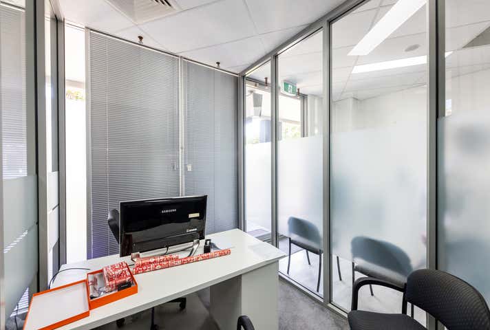 2/220 Varsity Parade Varsity Lakes QLD 4227 - Image 3