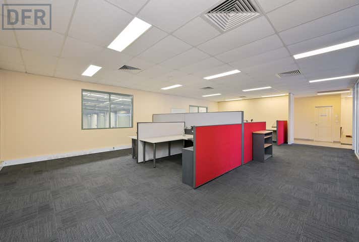 49 Howson Way Bibra Lake WA 6163 - Image 16