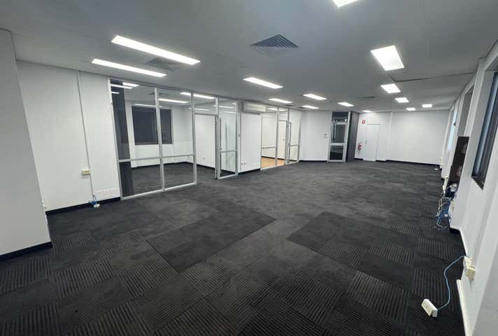 482 Kingsford Smith Drive Hamilton QLD 4007 - Image 6