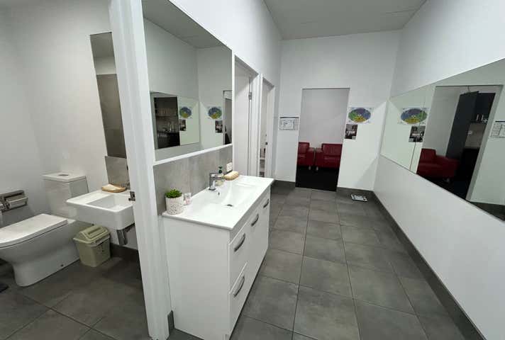 2/123 Boat Harbour Drive Pialba QLD 4655 - Image 2